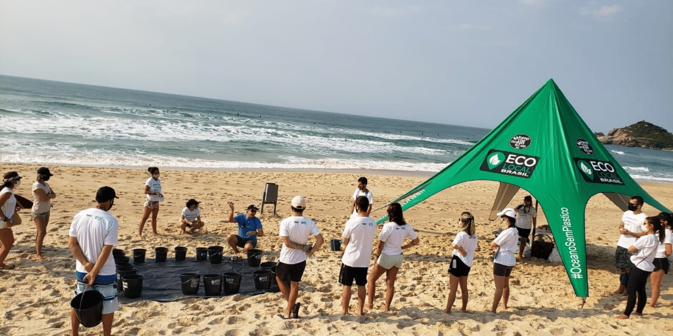 Mutirão de Limpeza na Praia Mole 